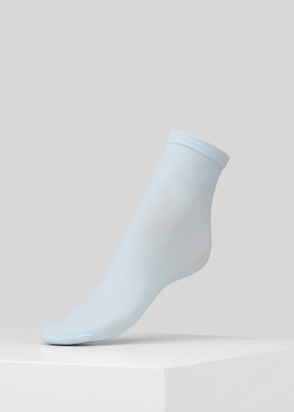 The fashionable and classic pop socks in 50 denier made using only recycled materials.